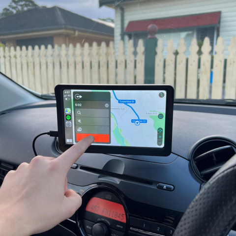 Multimediesystem for bil - HD-skjerm og trådløs CarPlay
