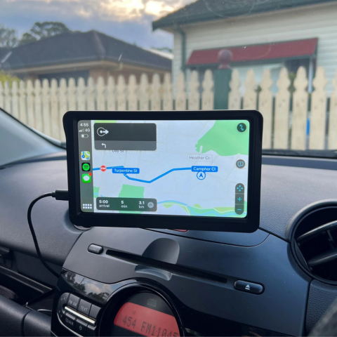 Multimediesystem for bil - HD-skjerm og trådløs CarPlay