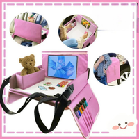 Cestovní podnos pro dětskou autosedačku — pohodlí a integrované úložné prostory 